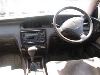 2003 Toyota Crown Pictures