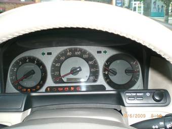 2003 Toyota Crown Photos