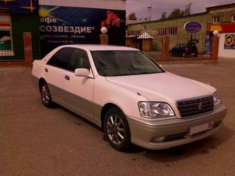 2003 Toyota Crown Photos