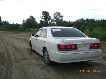 2003 Toyota Crown Photos