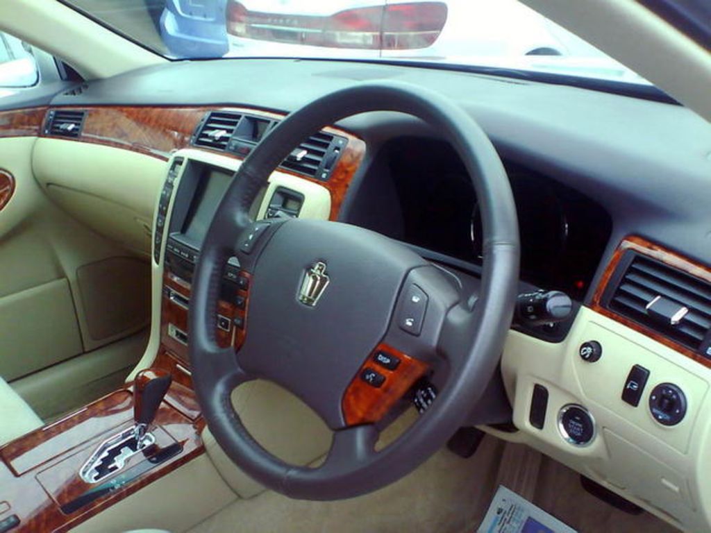 2004 Toyota Crown