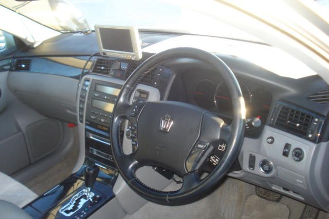 2004 Toyota Crown