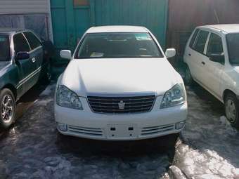 2004 Toyota Crown Photos