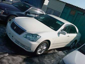 2004 Toyota Crown Pictures