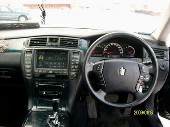 2004 Toyota Crown Photos