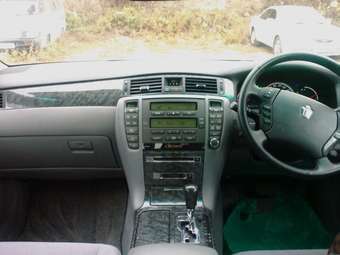 2004 Toyota Crown Photos