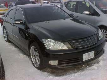 2004 Toyota Crown Pictures