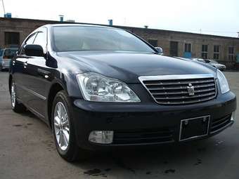 2004 Toyota Crown Pics