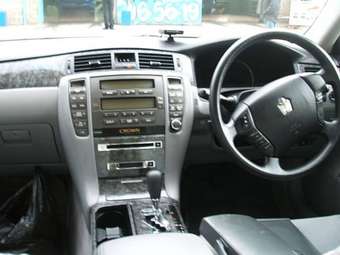 2004 Toyota Crown Photos