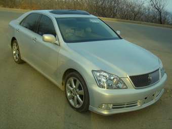 2004 Toyota Crown Pictures