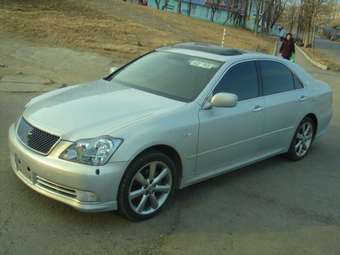 2004 Toyota Crown Pictures