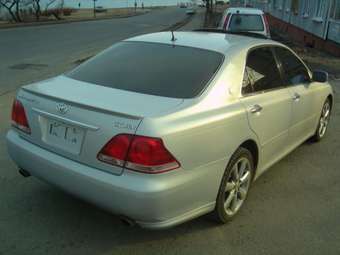 2004 Toyota Crown Photos
