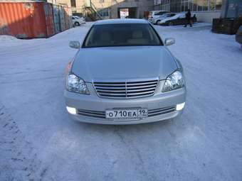 2004 Toyota Crown Photos