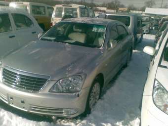 2004 Toyota Crown Photos