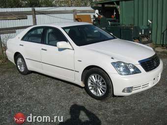 2004 Toyota Crown Photos