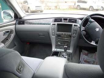 2004 Toyota Crown Photos