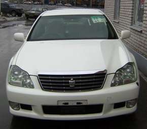 2004 Toyota Crown Pictures