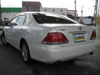 2004 Toyota Crown Photos