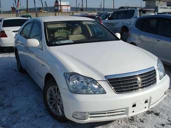 2004 Toyota Crown Pictures