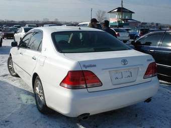 2004 Toyota Crown Pictures