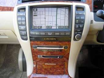 2004 Toyota Crown Photos