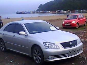 2004 Toyota Crown Pictures