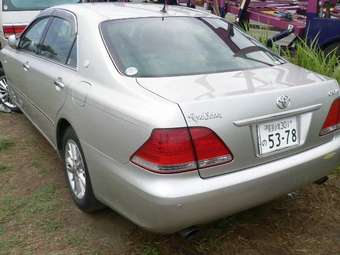 2004 Toyota Crown Pictures