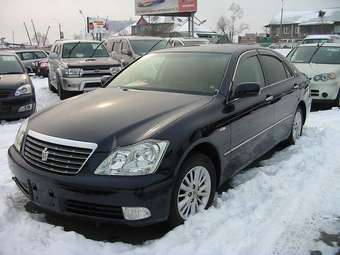 2004 Toyota Crown Photos