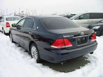 2004 Toyota Crown Photos