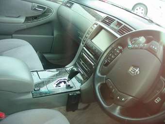 2004 Toyota Crown Pictures