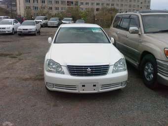 2004 Toyota Crown Pictures