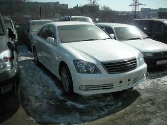 2004 Toyota Crown Pics