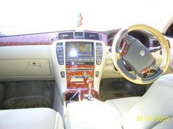 2004 Toyota Crown Photos