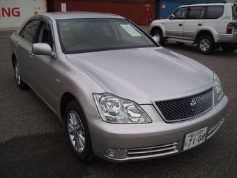 2004 Toyota Crown Photos