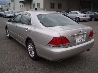 2004 Toyota Crown Photos