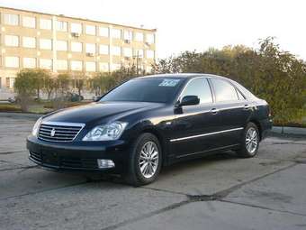 2004 Toyota Crown Pictures