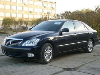 2004 Toyota Crown Photos