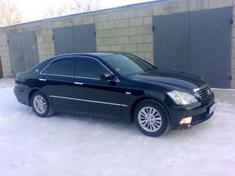 2004 Toyota Crown Pictures