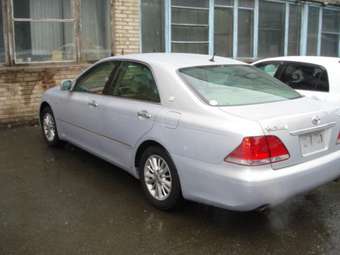 2004 Toyota Crown Pics