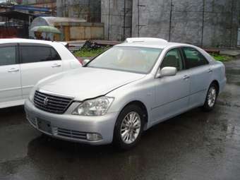 2004 Toyota Crown Pictures