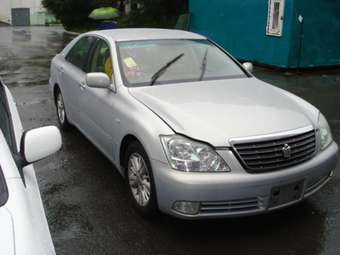 2004 Toyota Crown Pictures