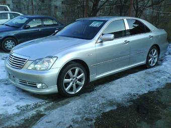2004 Toyota Crown Pictures