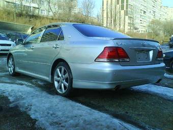 2004 Toyota Crown Photos