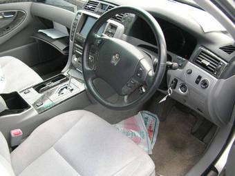 2004 Toyota Crown Pictures
