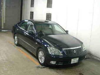 2004 Toyota Crown Pictures