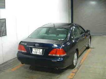 2004 Toyota Crown Photos