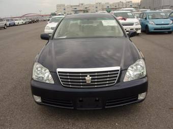 2004 Toyota Crown Pictures