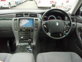 2004 Toyota Crown Images