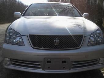 2004 Toyota Crown Pictures