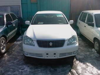 2004 Toyota Crown Photos